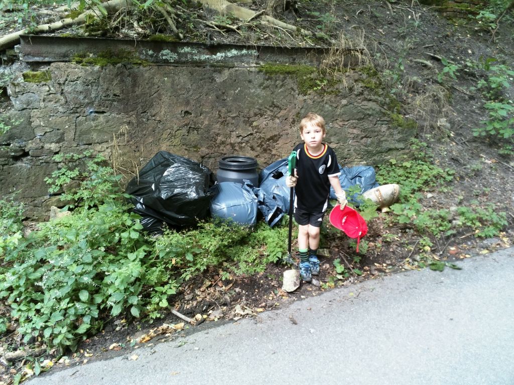 Jakob mit Müllsammlung